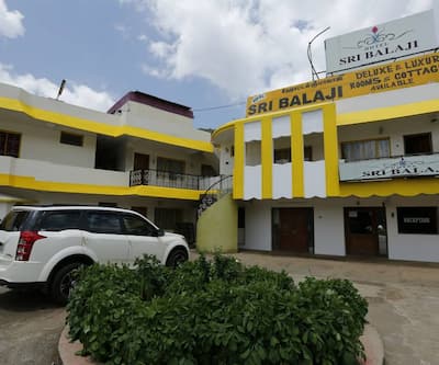 https://imgcld.yatra.com/ytimages/image/upload/t_hotel_yatra_city_desktop/v1440760692/Domestic Hotels/Hotels_Ooty/Hotel Sri Balaji/Facade.jpg